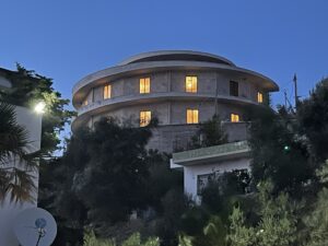 Vila Harku i Gurtë, pamje nga poshtë.